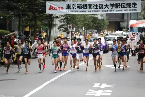 箱根駅伝トークバトルで指揮官が 舌戦 青学大 原監督 ピース大作戦 でv7狙う 駒大 大八木監督 エースはエースの区間で 月陸online 月刊陸上競技