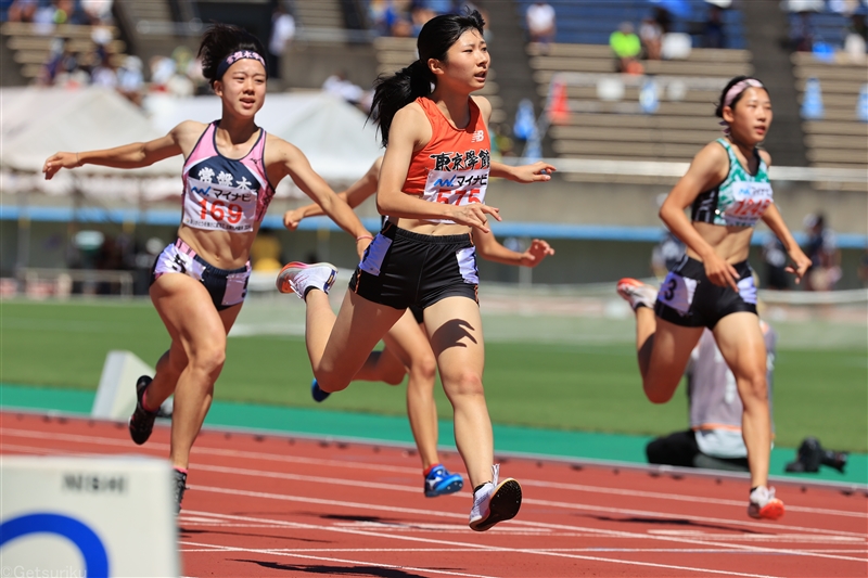 女子200m・2年生の秋澤理沙が復活のＶ 故障を乗り越え「自信を持って走った」／福岡IH