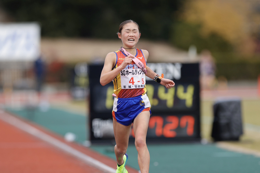 仙台育英が3年連続2位！アンカー・細川「力不足」と号泣も強さ見せ指揮官「ホッとしています」／全国高校駅伝・女子