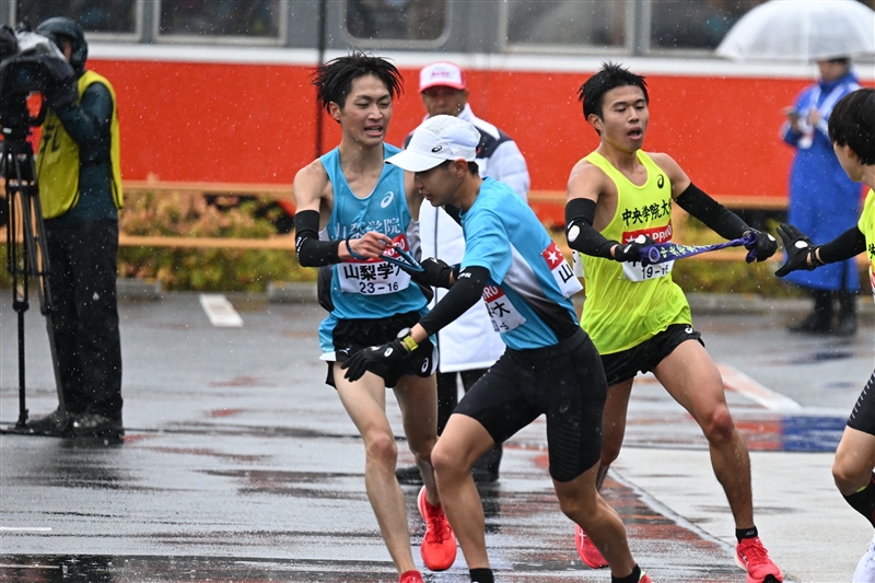 【箱根駅伝エントリー】9年ぶりシード狙う山梨学大 主将の村上大樹、前回5、6区の弓削と髙田ら順当 留学生は2人登録