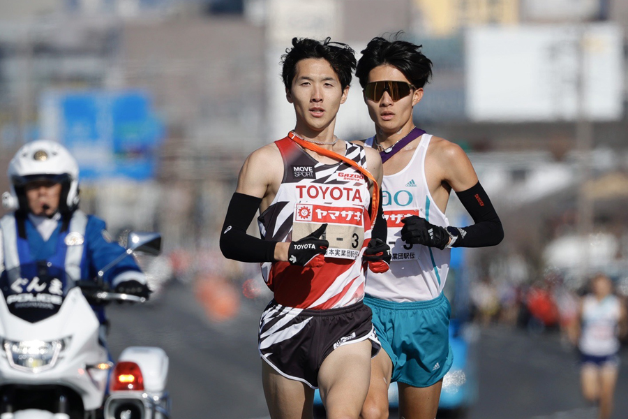 パリ五輪代表対決はトヨタ自動車・太田が制す！旭化成・葛西が2位で中継／ニューイヤー駅伝